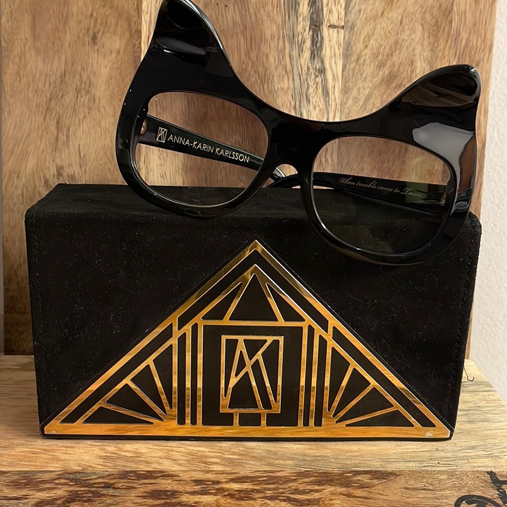 Anna Karin Karlsson “when trouble came to town”